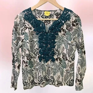 🎉 Embroidered Roller Rabbit  Top